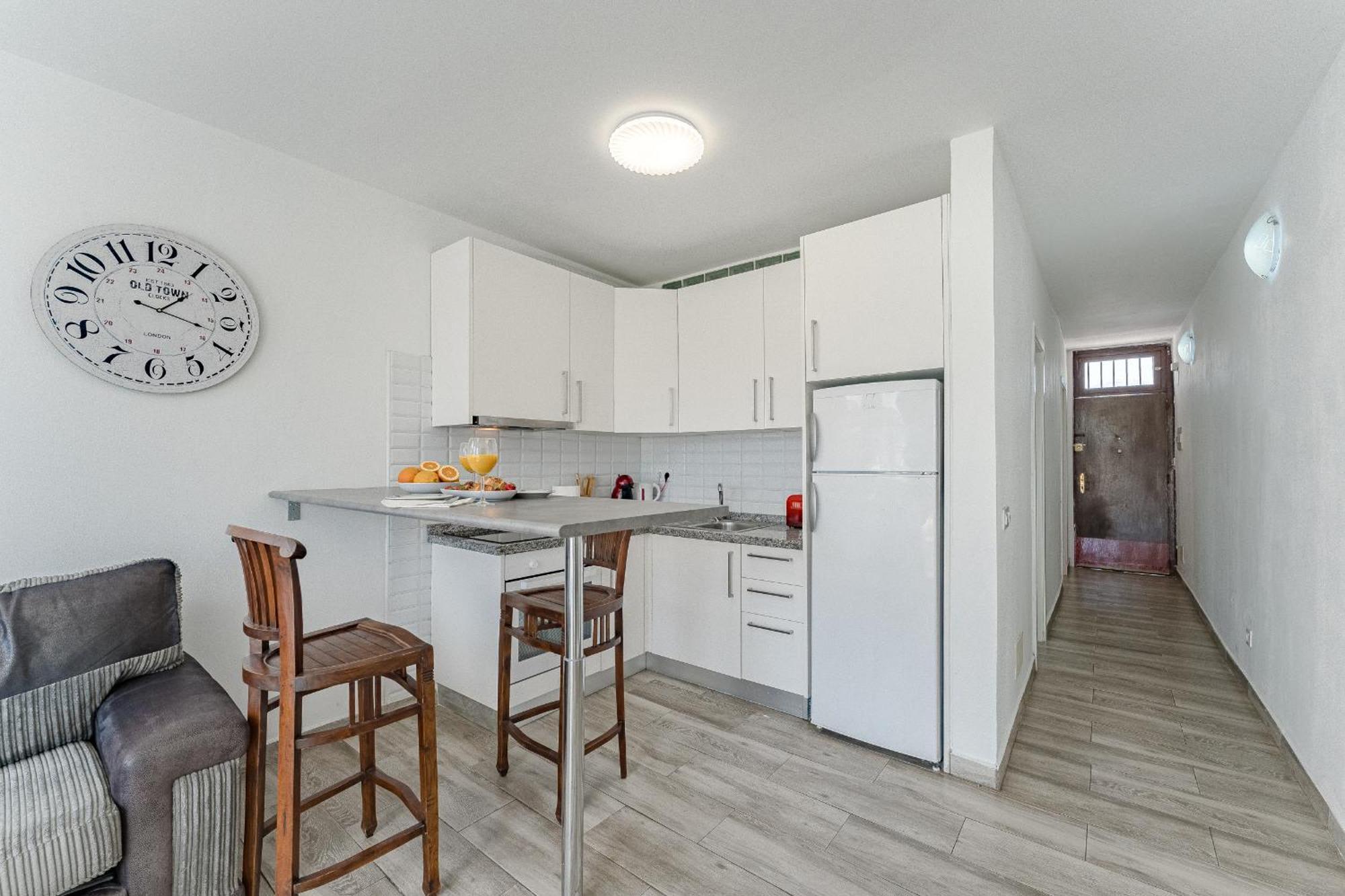 Primavera Tranquil Retreat 2-Bedroom Apartment With Balcony, Garden View & Fiber Wifi Арона Екстериор снимка