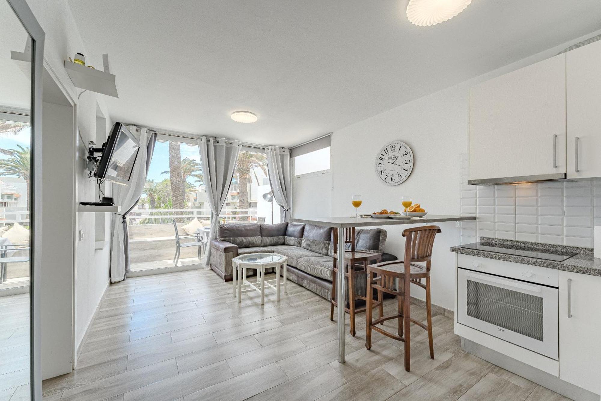 Primavera Tranquil Retreat 2-Bedroom Apartment With Balcony, Garden View & Fiber Wifi Арона Екстериор снимка