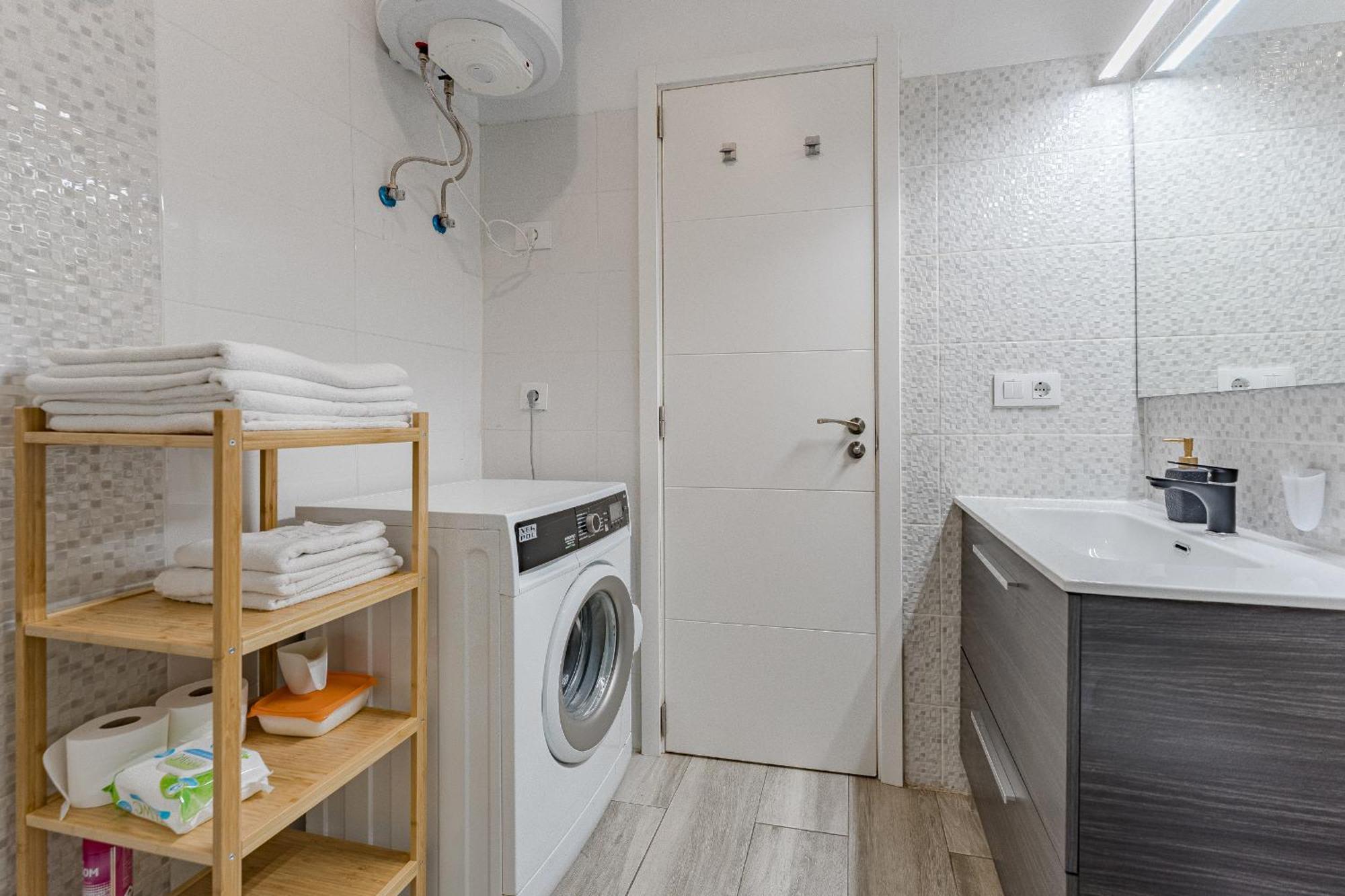 Primavera Tranquil Retreat 2-Bedroom Apartment With Balcony, Garden View & Fiber Wifi Арона Екстериор снимка